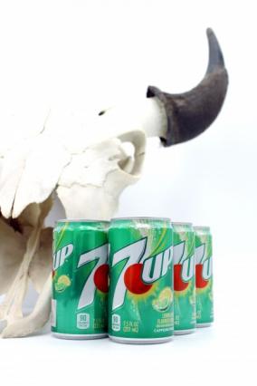 Dr. Pepper - 7-up (6 pack 8oz cans)